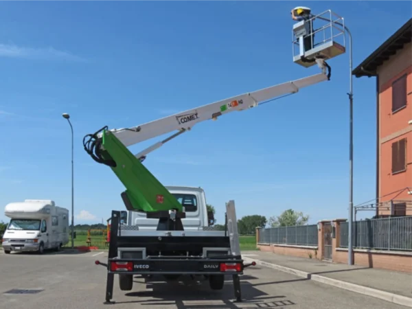 Nacela cu brat telescopic articulat montata pe autosasiu COMET Eurosfilo 14/2/9 HQ H 14m L 9m 200KG